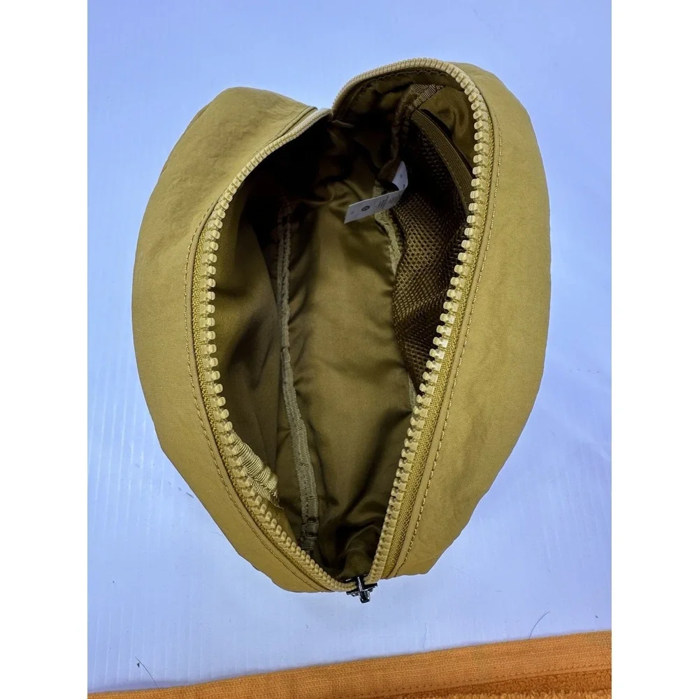 Lululemon Go Getter Pouch 4L Mustard Cosmetic Bag Accessory Clutch Zip Close